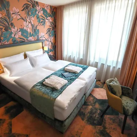 Hotel Spree. Am Hafen 4*